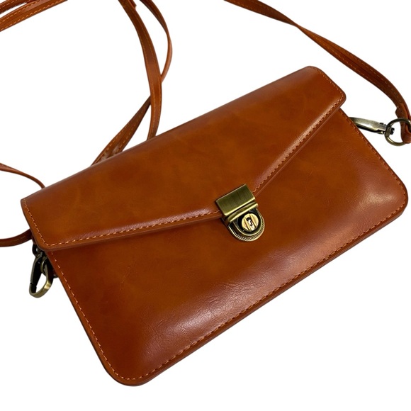 unbranded Handbags - Classic Tan Crossbody Bag with Gold-Tone Lock Clutch Option Small